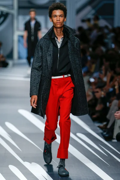 Look 18